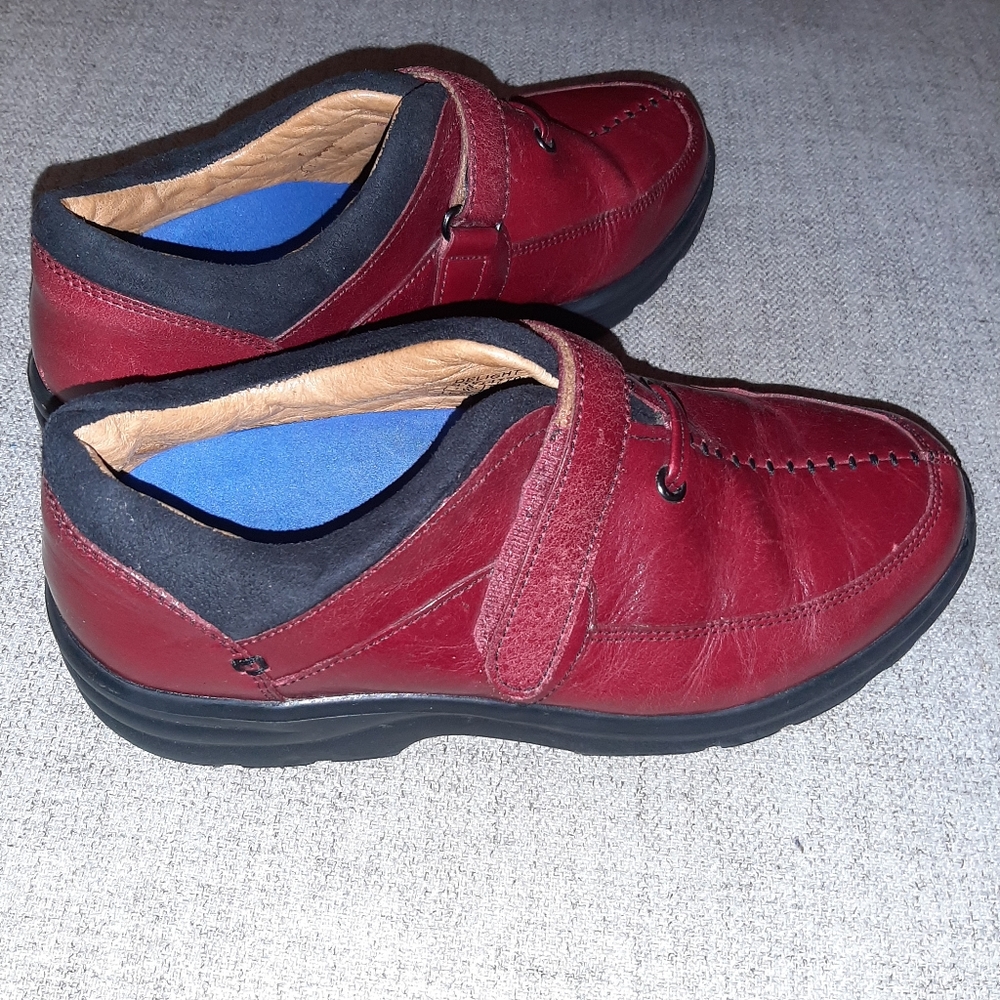 DR. COMFORT SHOES. DELIGHT.LEATHER UPPER .LEATHER LINING SZ7: 7 W.